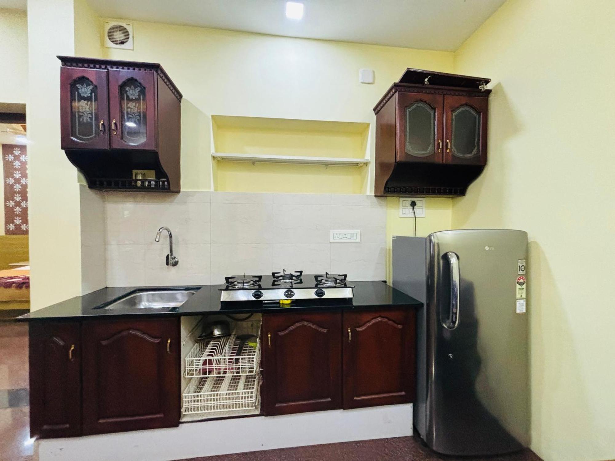 Isha Residency Hotel Kochi Exterior photo