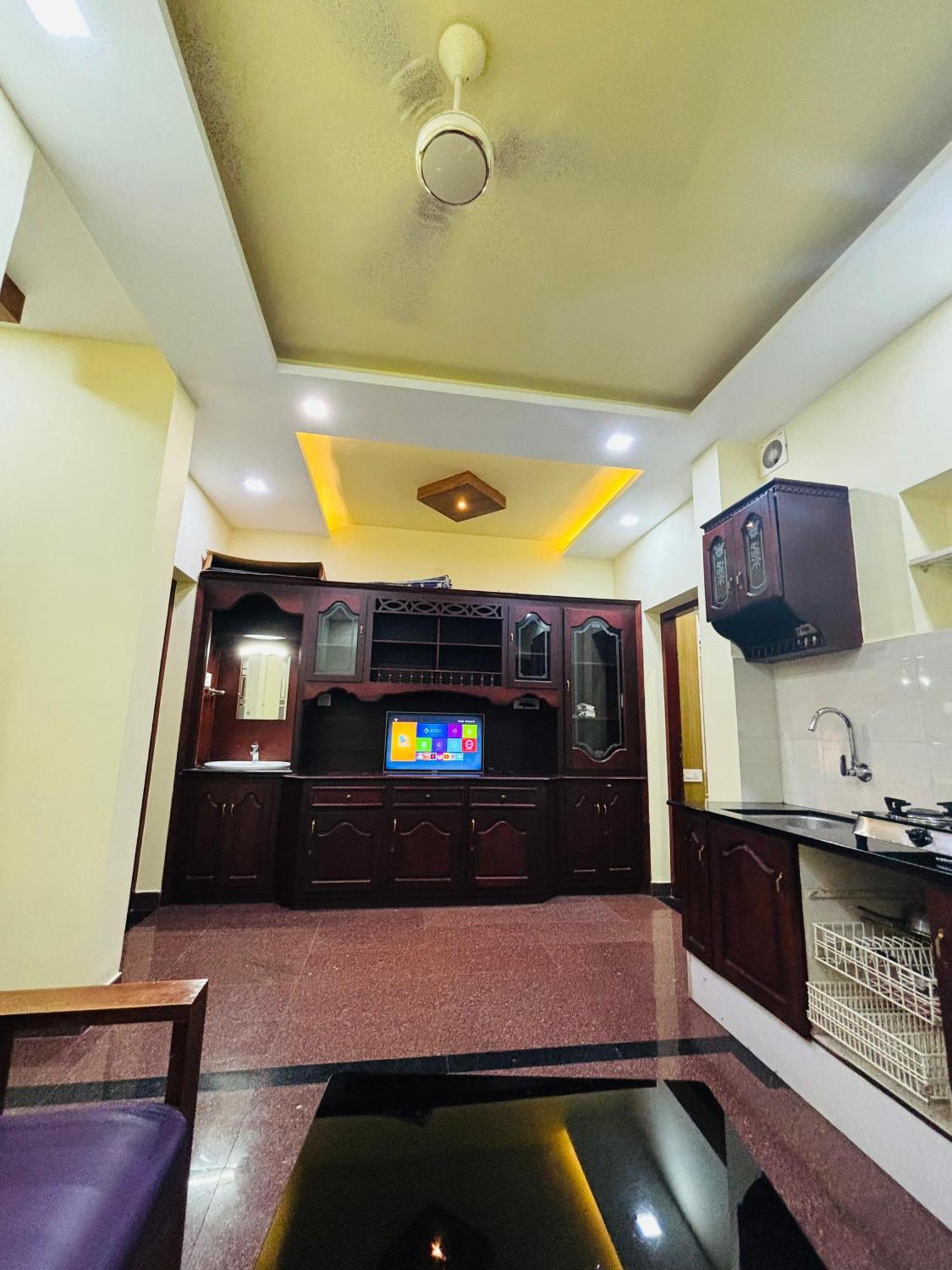 Isha Residency Hotel Kochi Exterior photo