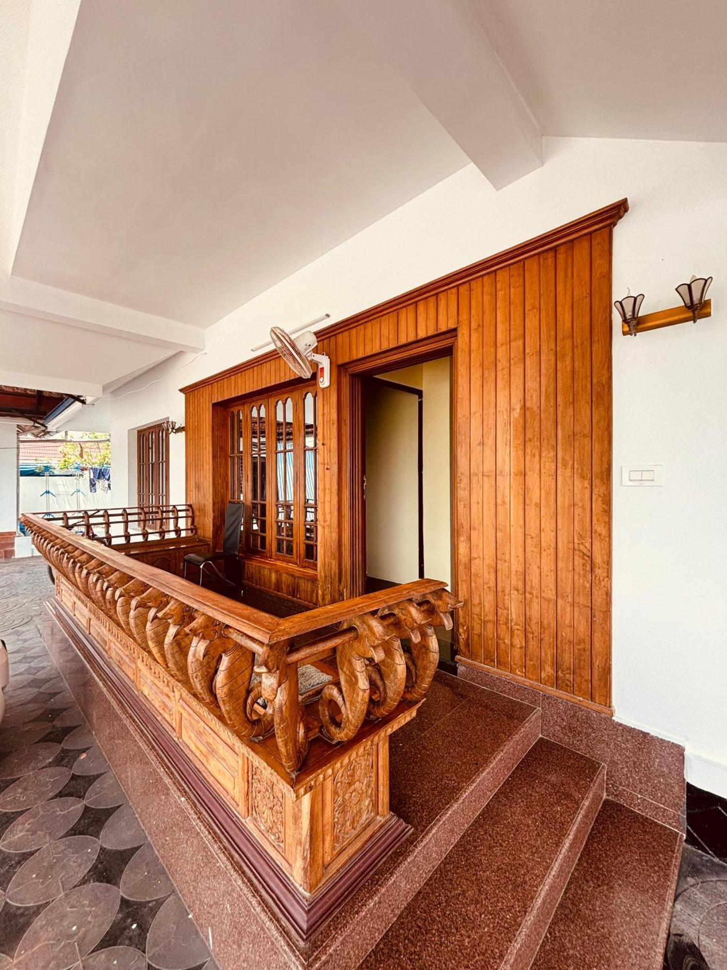 Isha Residency Hotel Kochi Exterior photo