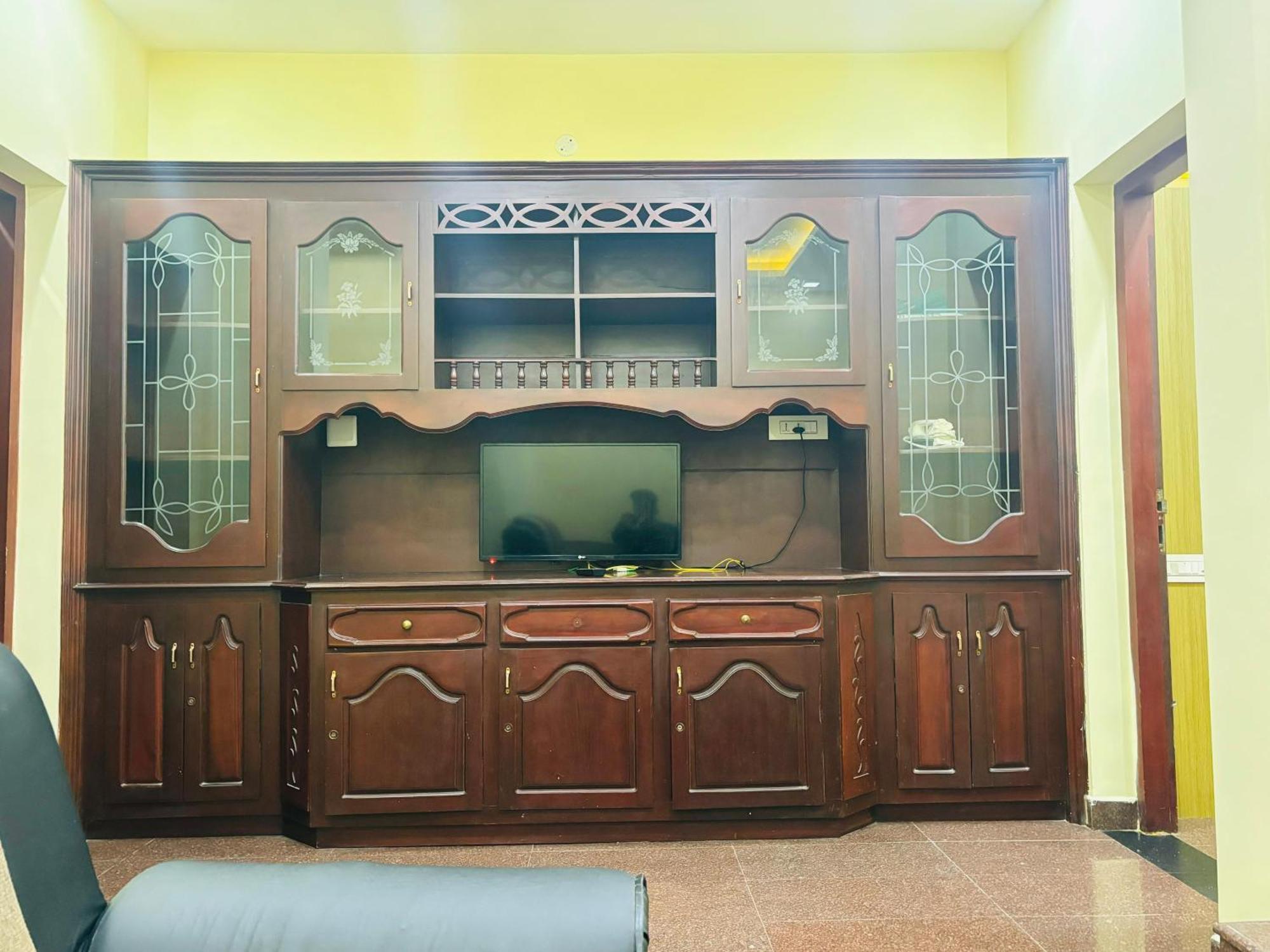 Isha Residency Hotel Kochi Exterior photo