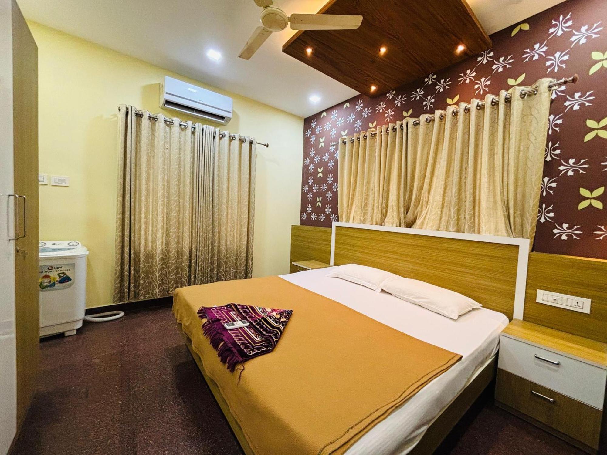 Isha Residency Hotel Kochi Exterior photo