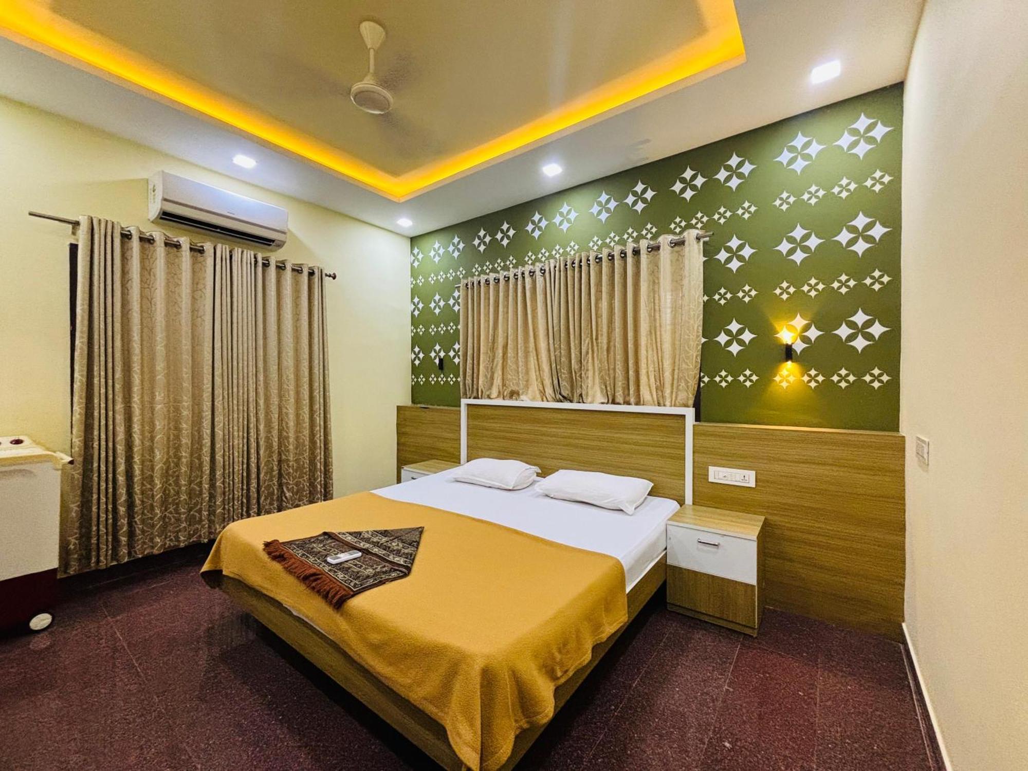 Isha Residency Hotel Kochi Exterior photo